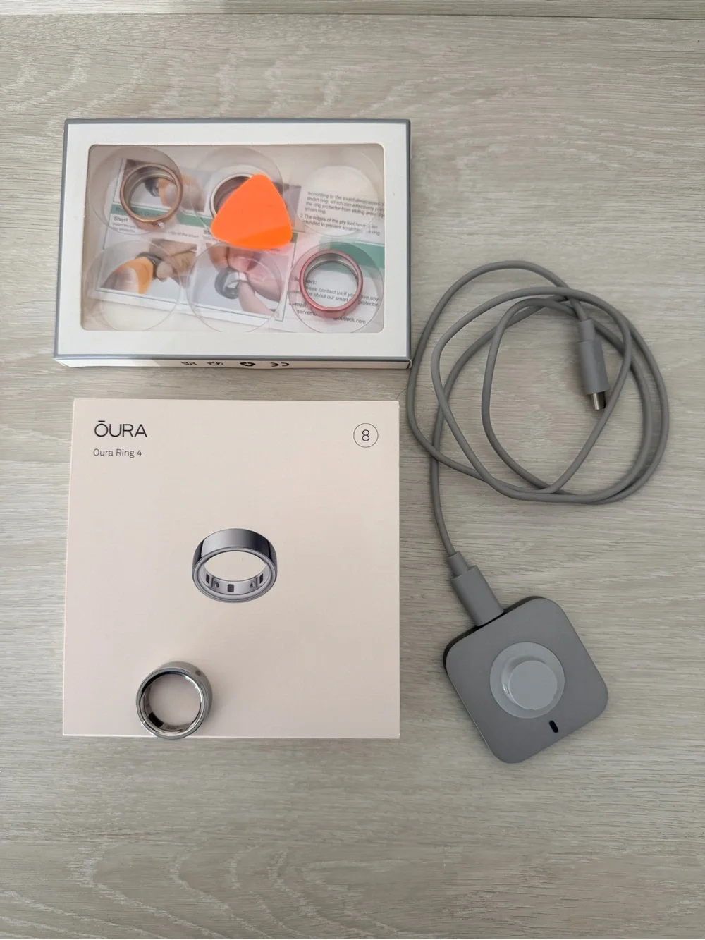 Oura Ring - Gen 4 - Size 8 - Silver: charger, box and amazon covers included